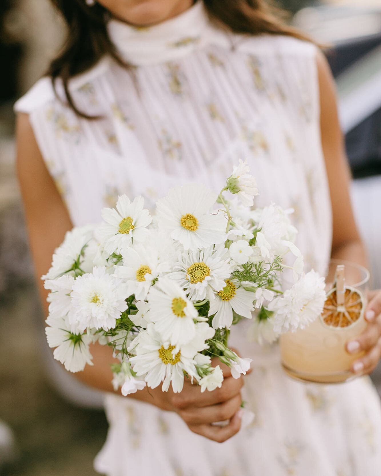 Hints of Summer this week&hellip; and we&rsquo;re SO ready. 
✨ 

Photo | @henryandmac 
Floral Design | @stoneblossom 
Planning |  @42_north @mavinhouse_events for @sarah_mavinhouse 
Invitations &amp; Day Of Design | @champagneandink