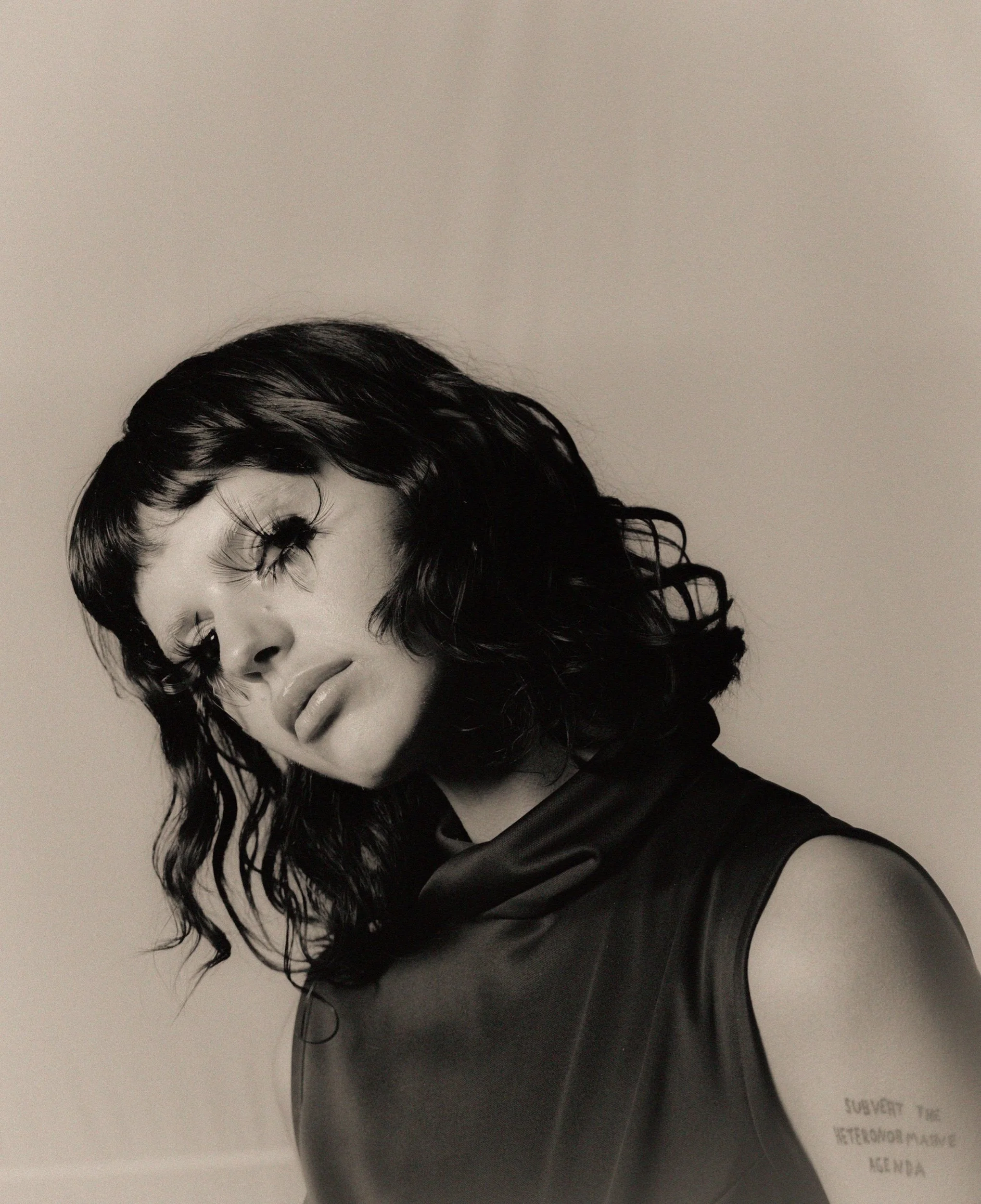  Kelly Hebestreit,  PAPER  