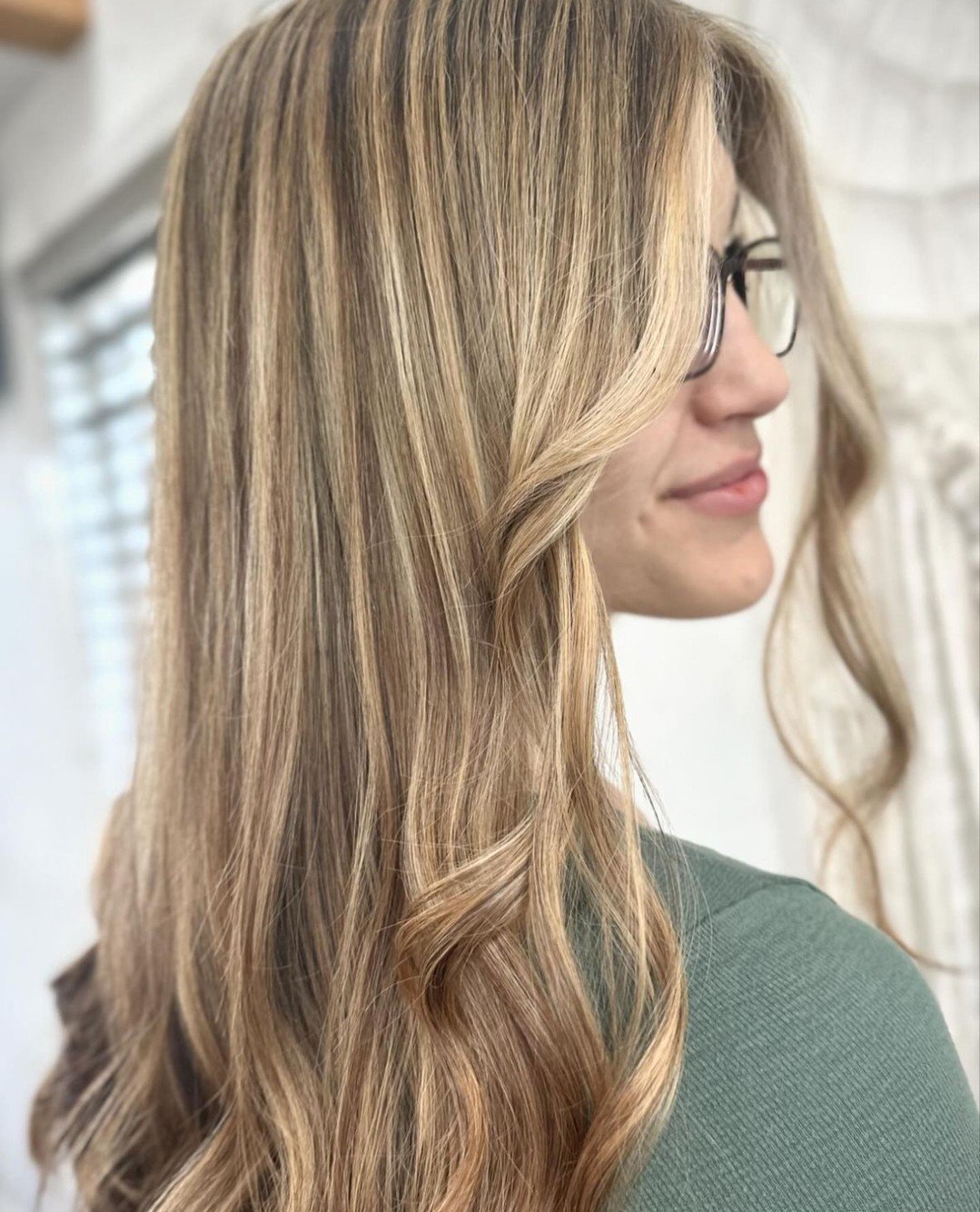 To us, &quot;spring cleaning&quot; means adding highlights to your hair! 😉

@styledbymercedes.ct added the perfect pop of brightness for our client, everyone is spring ready!

To book your color appointment with us, visit the link in bio.