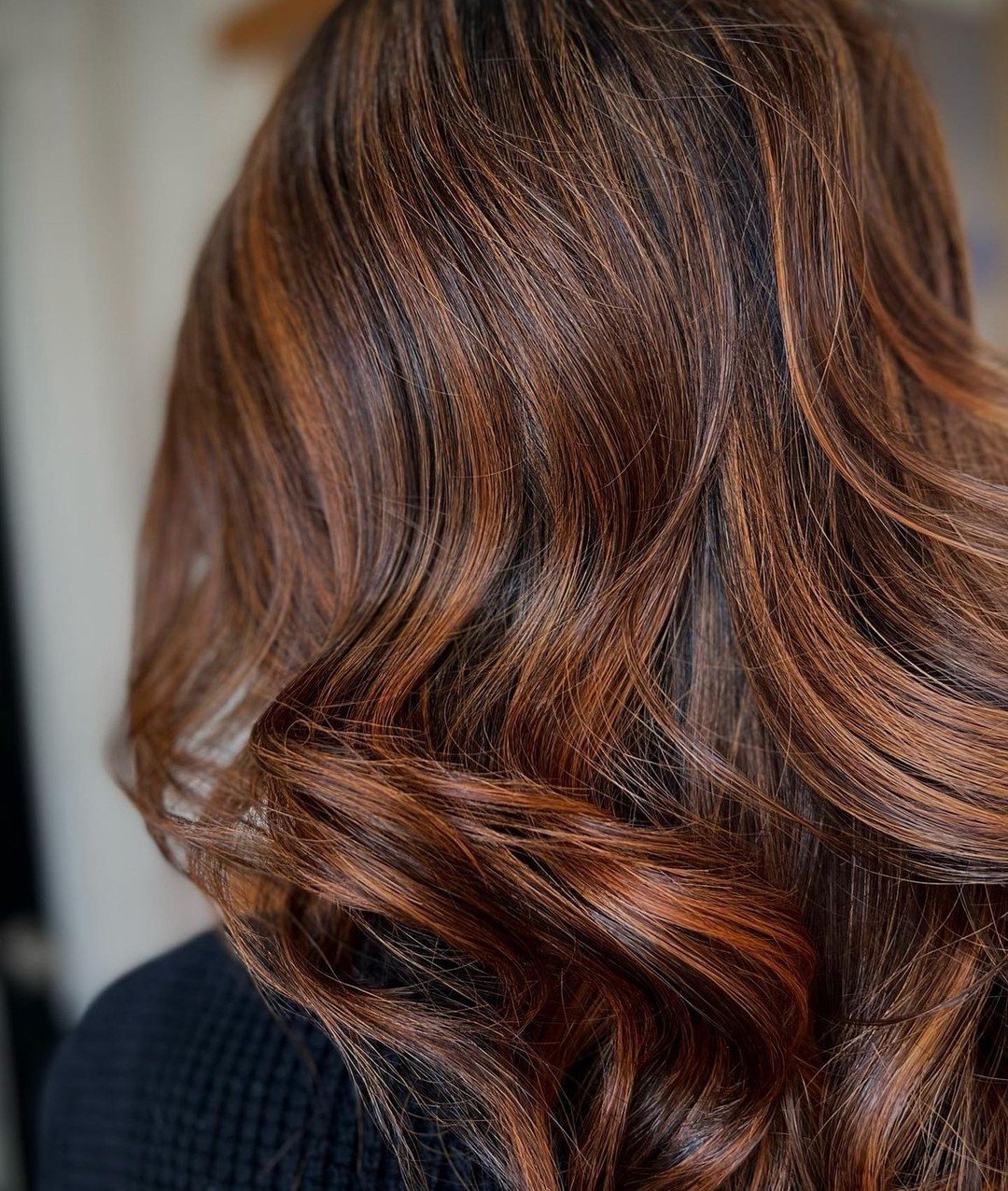 Let the fall hair transformations begin! 🍂

We're obsessing over this strawberry blonde our stylist @styledbymercedes.ct created.

If you've been thinking about trying out a shade of red... take this as your sign to do it!

To book your fall hair tr