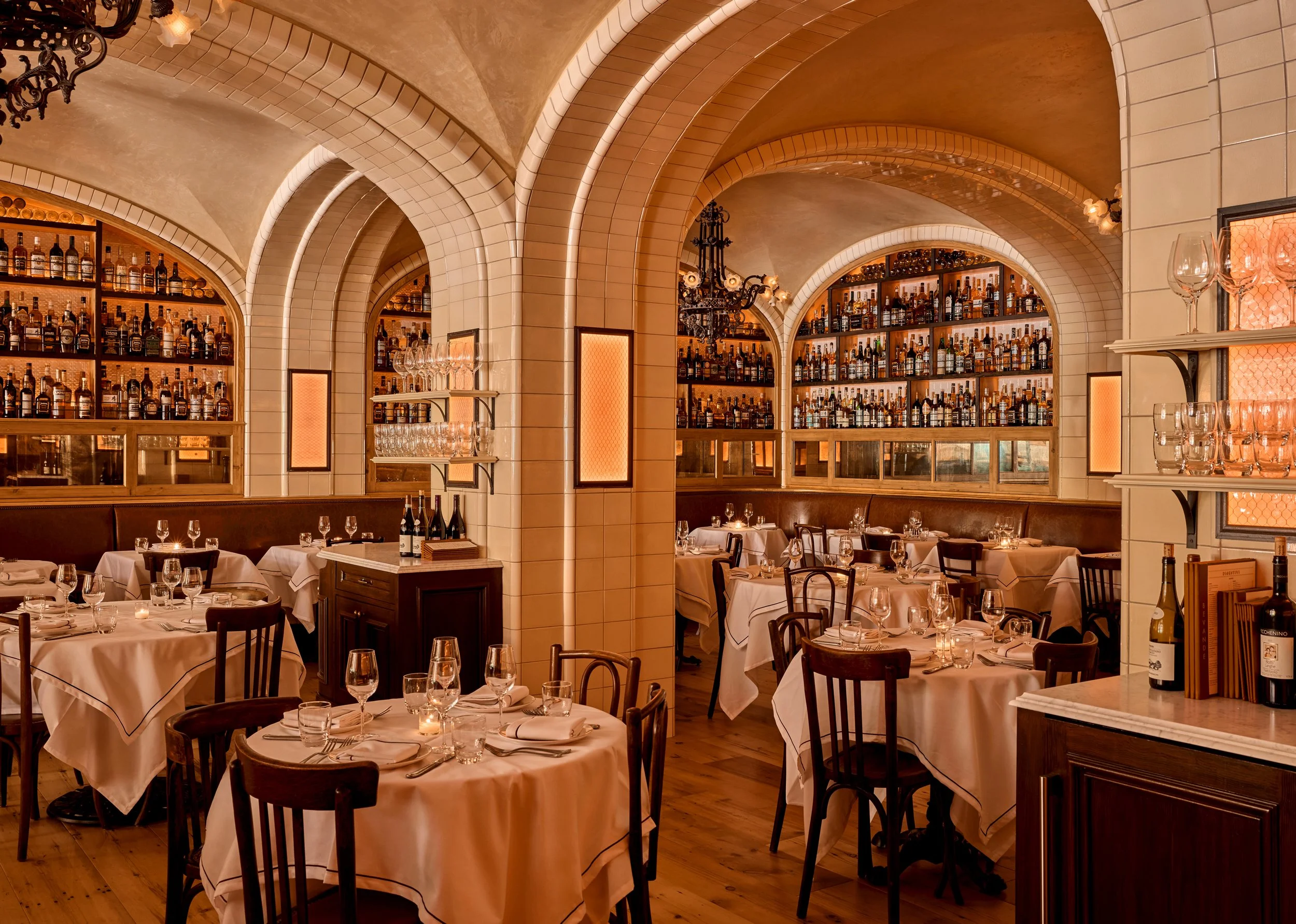 BORROMINI_DINING ROOM_332 FINAL Credit Jason Varney.jpg
