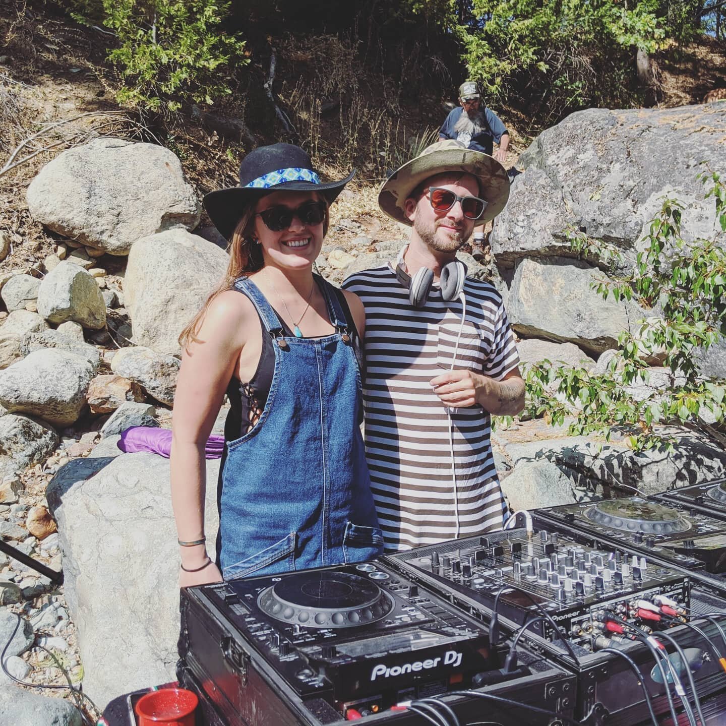 Find some friends who will drag your speakers down to the confluence of a river to groove and glimmer in the last days of summer.🌞

#hogdown