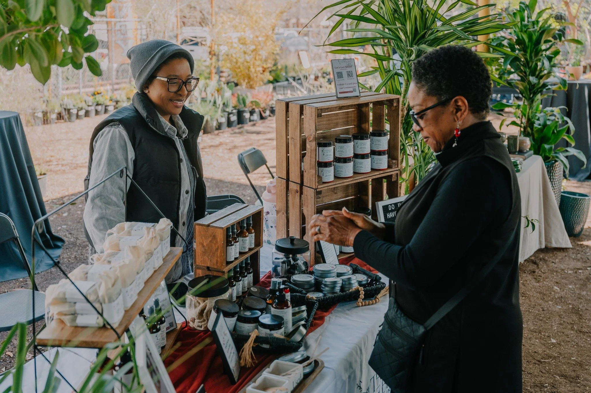 PHX vendors, let&rsquo;s do this. 🌵✨🎄❄️🔔

We&rsquo;re hosting our Holiday Market on 12/20 and we&rsquo;re spotlighting the local makers, creators, and small businesses that make our city feel like home.

Instead of booth fees, we&rsquo;re giving b