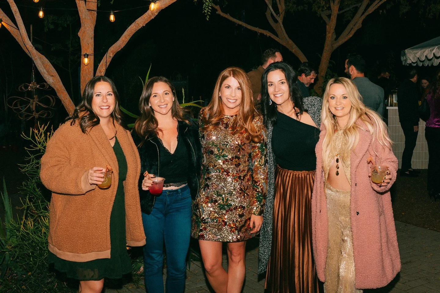 We had the absolute pleasure of having Lindsey curate her perfect 40th celebration in our garden a few weeks ago. 🎉 From the drinks and food, to the music and layout, she crafted a beautiful celebration surrounded by family, friends, and colleagues.