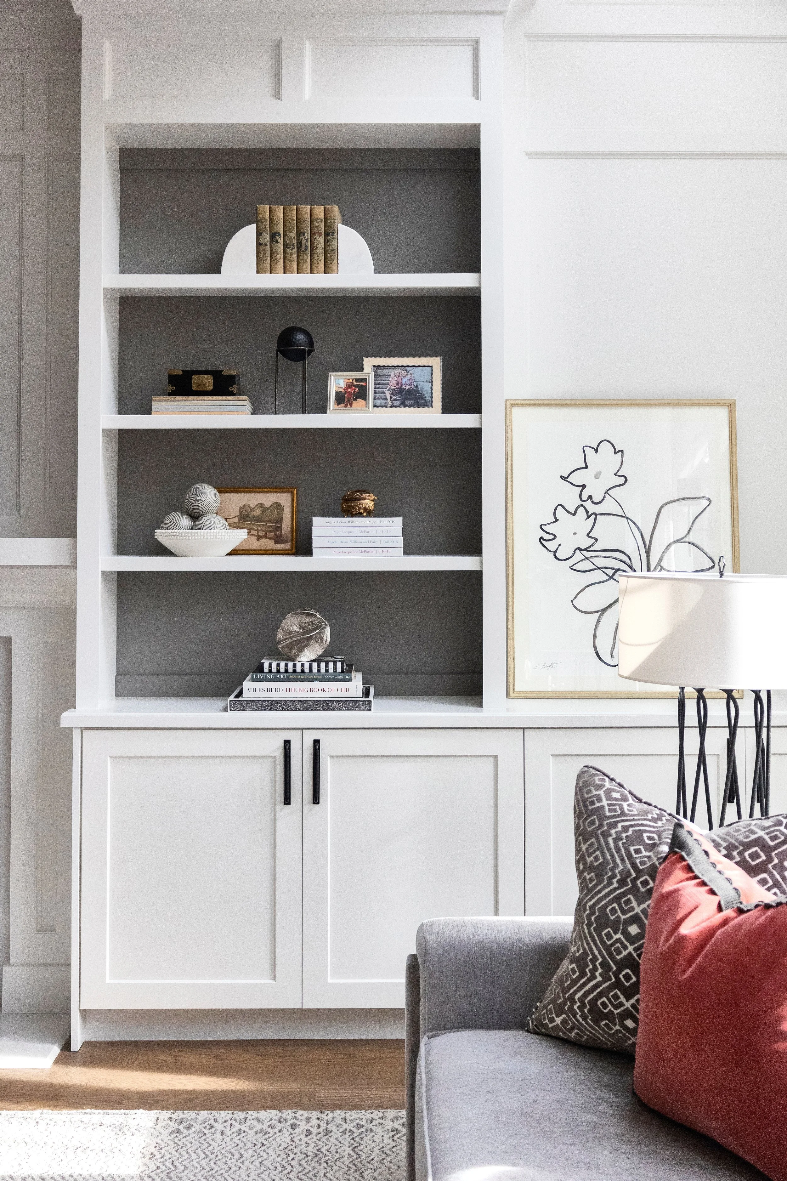 Allison_Honsen_Oakdale-10_living room vignette copy.jpeg