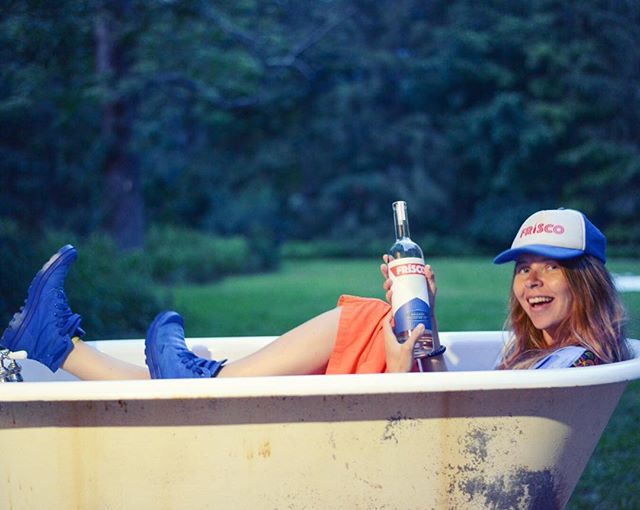 This is a pretty great shot. @thelilykoppel
.
Photo by @caseykelbaugh
.
#friscofriends #brandy #friscobrandy #monday #hottubtimemachine #happy
#truckerhats