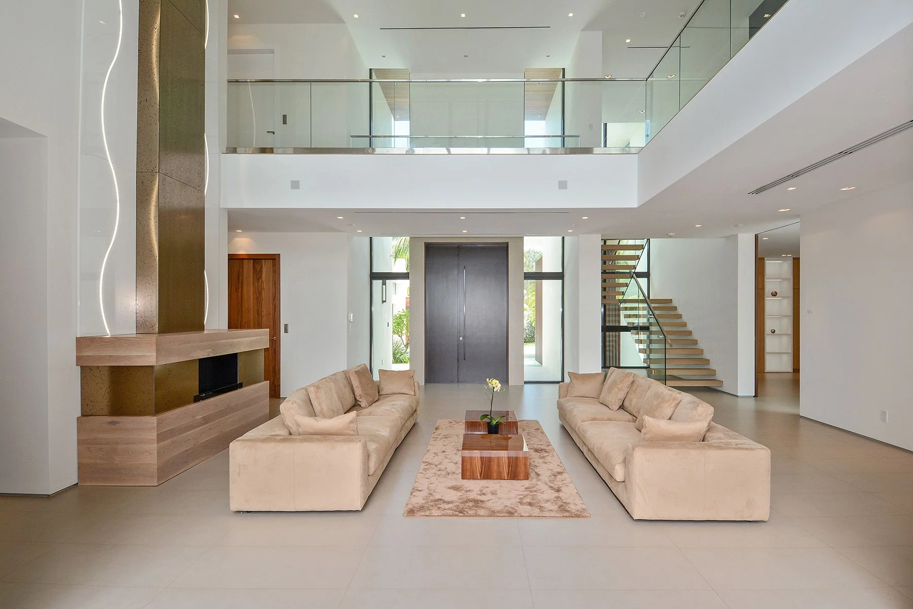 06_6480_Allison_Rd_165_Living_Room_HR.0.jpg