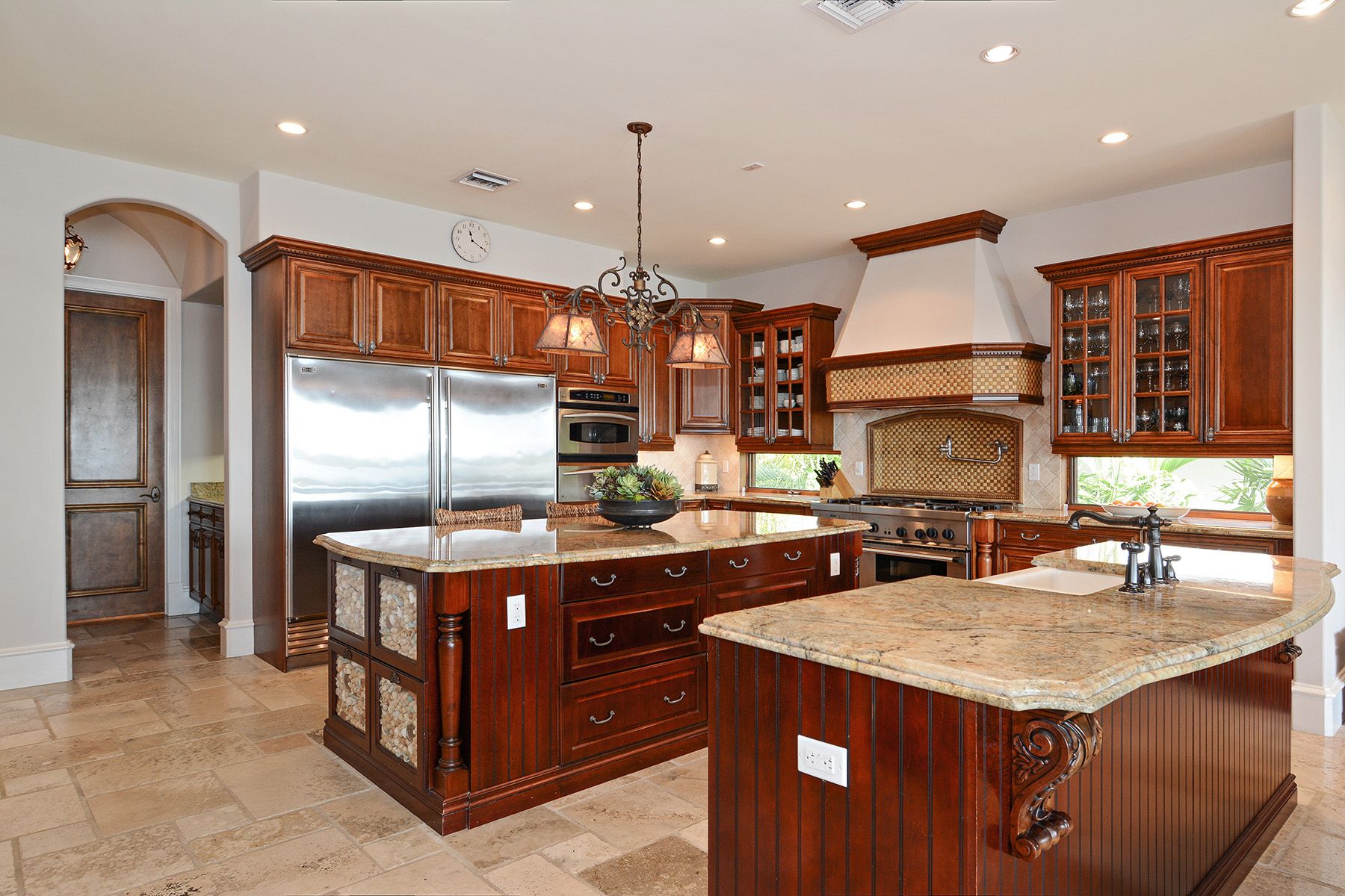 03_7321BelleMeadeIslandDrive_5_Kitchen_HiRes.jpg