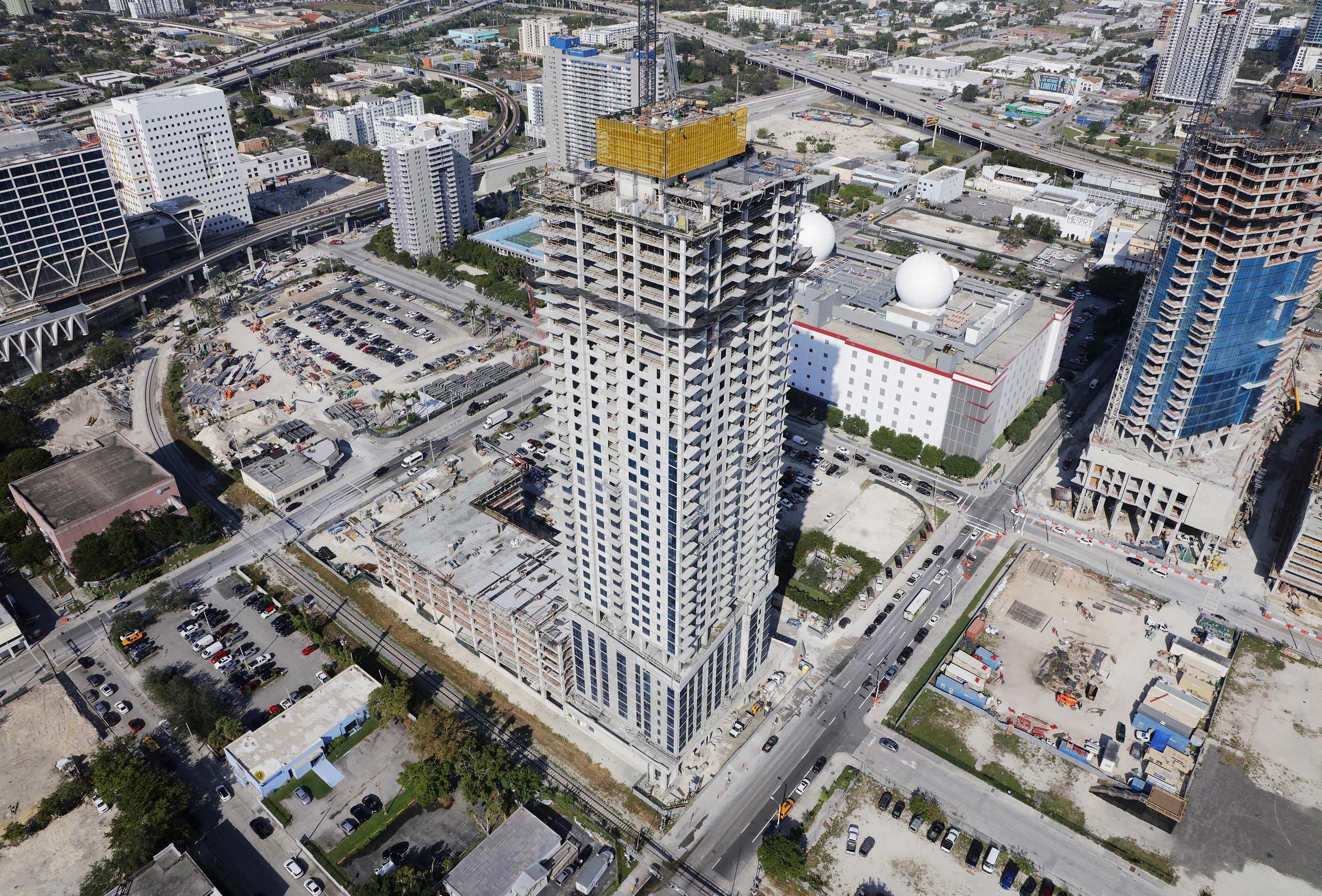 Caoba Apartments Miami Worldcenter : Coastal Construction