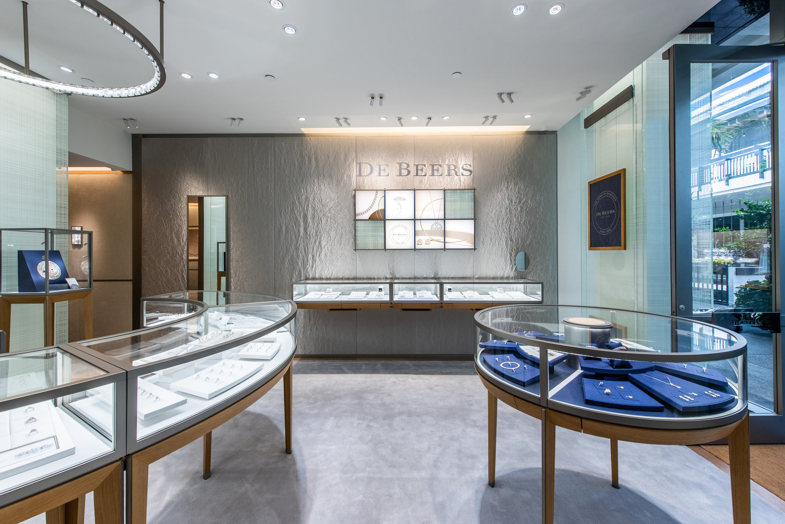 De Beers, the Legendary Home of Diamonds, Opens New Showroom At