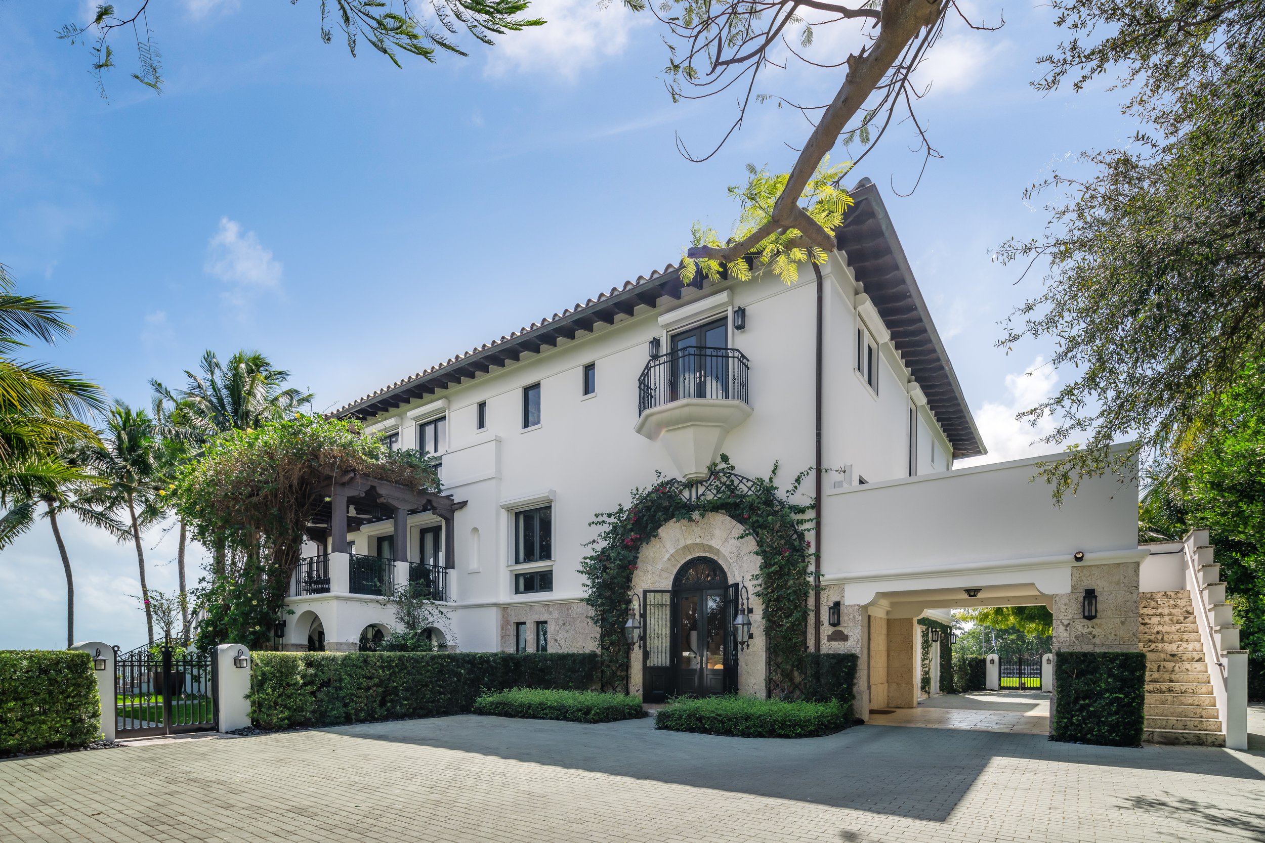 Master Brokers Forum Listing: Step Inside A Coconut Grove Waterfront Estate In The Exclusive Camp Biscayne Asking $48 Million7.jpg