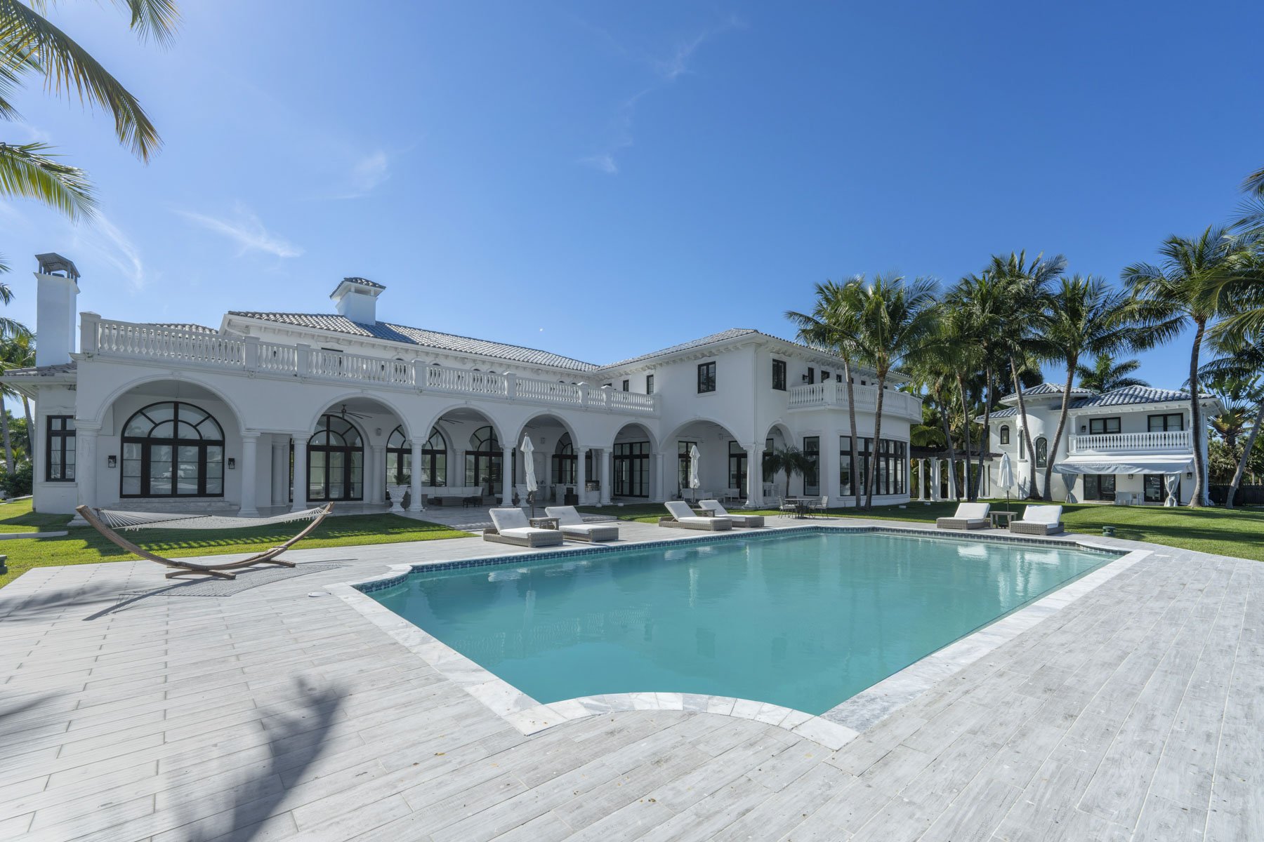 Master Brokers Forum: Check Out This Hollywood Waterfront Estate Asking $16.5 Million 10.jpg