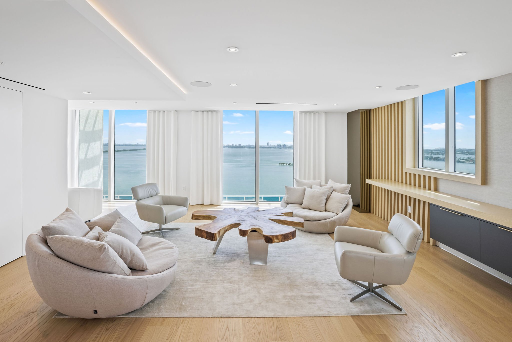 Mater Brokers Forum Listing: Check Out this Edgewater Penthouse With Incredible Views of Biscayne Bay Asking $6.25 Million 9.jpg