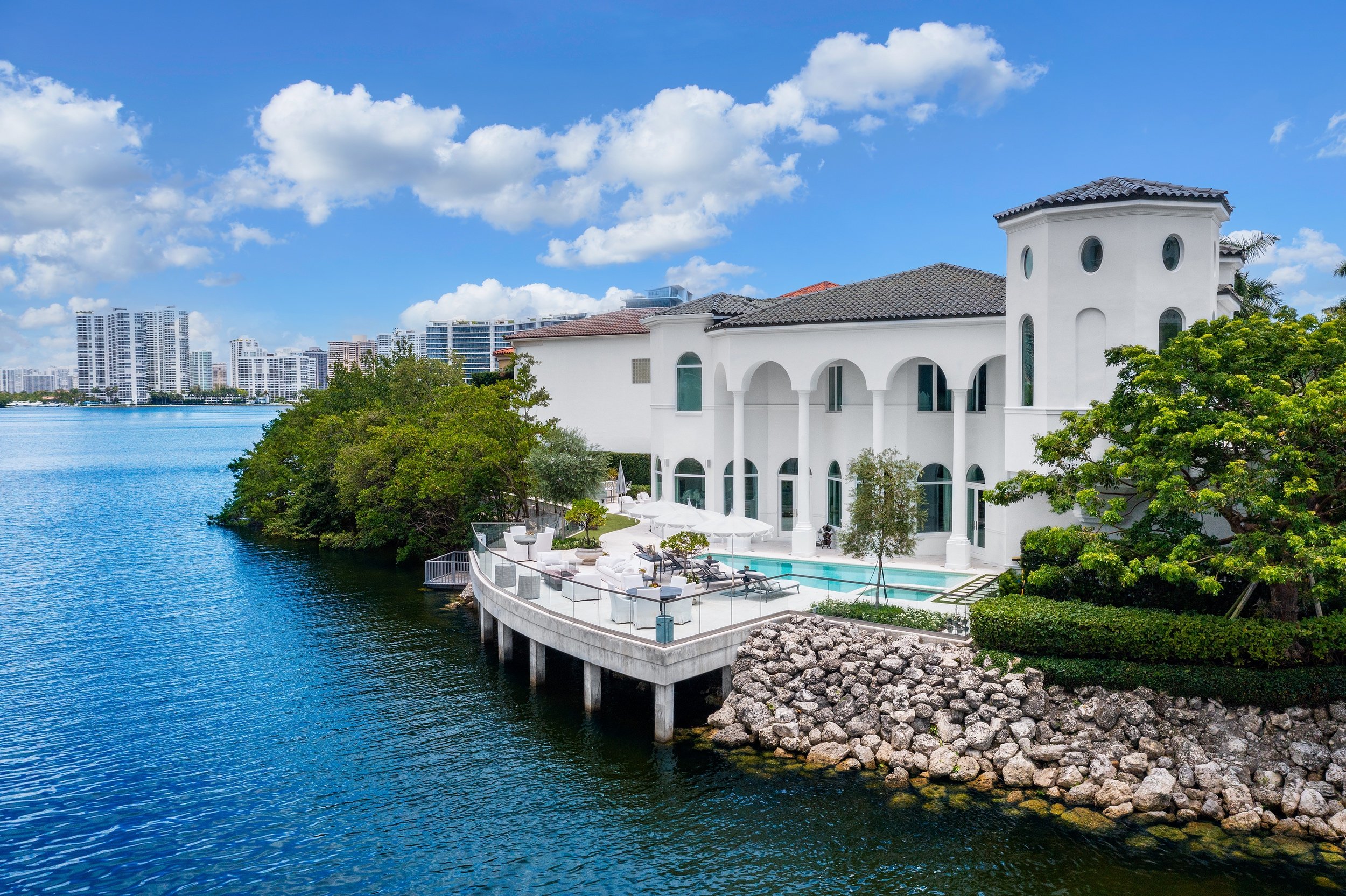 Ramon Pacheco-Designed Island Estates Waterfront Home Trades For Record $8.65 Million 12.jpg