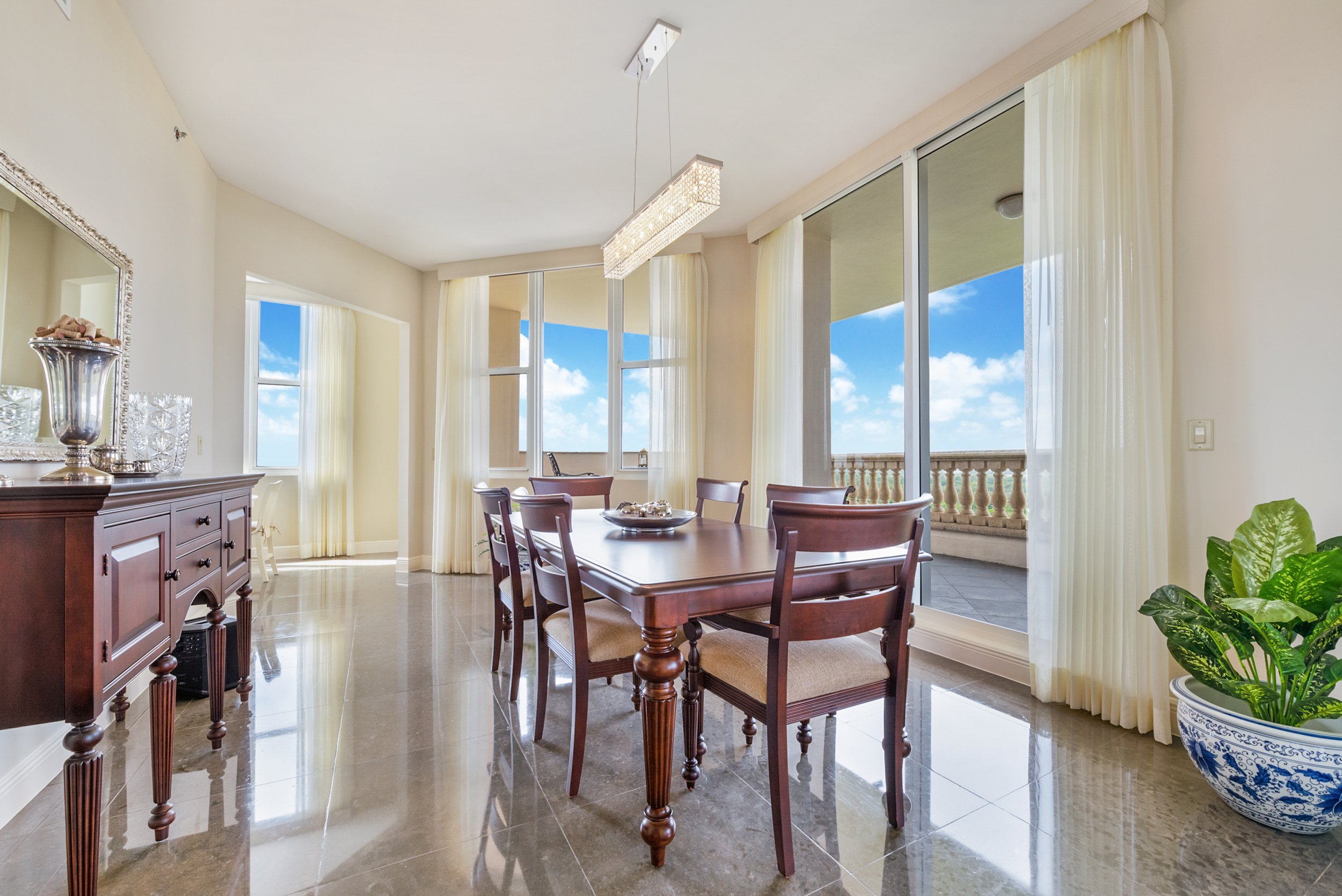 Master Brokers Forum Listing: Check Out This Full-Floor Coral Gables Sky Home Asking $3 Million 14.jpg