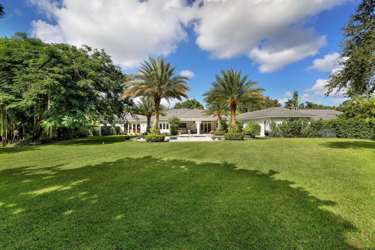 Master Brokers Forum Listing: Check Out This 'Hamptons Meets Key West' Style North Pinecrest Home Asking $5.8 Million 17.jpg