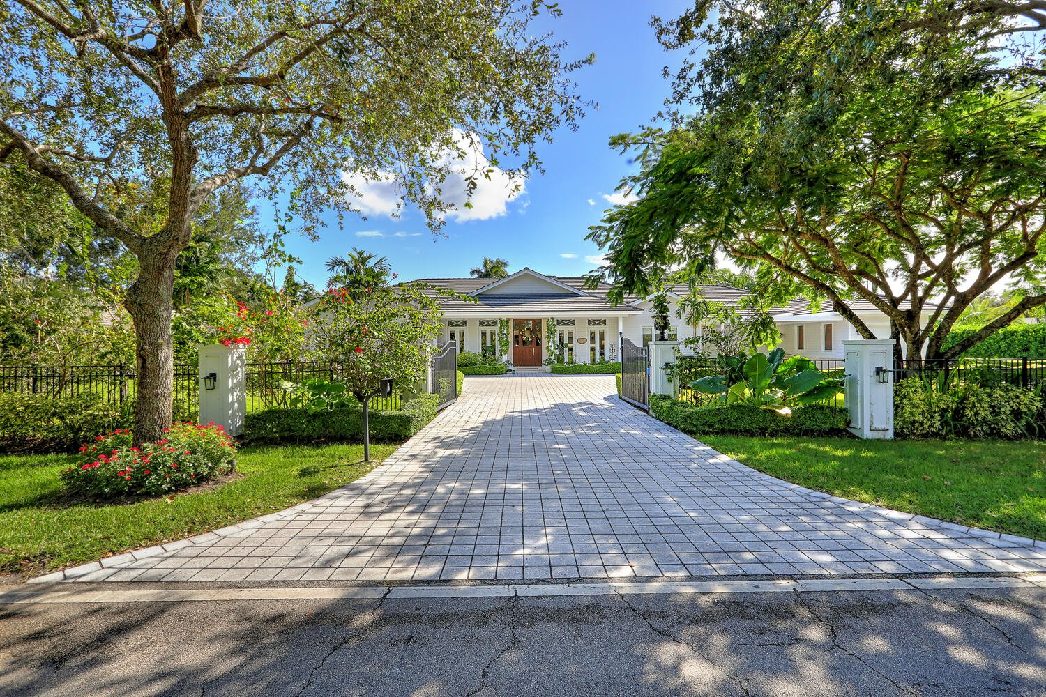 Master Brokers Forum Listing: Check Out This 'Hamptons Meets Key West' Style North Pinecrest Home Asking $5.8 Million 4.jpg