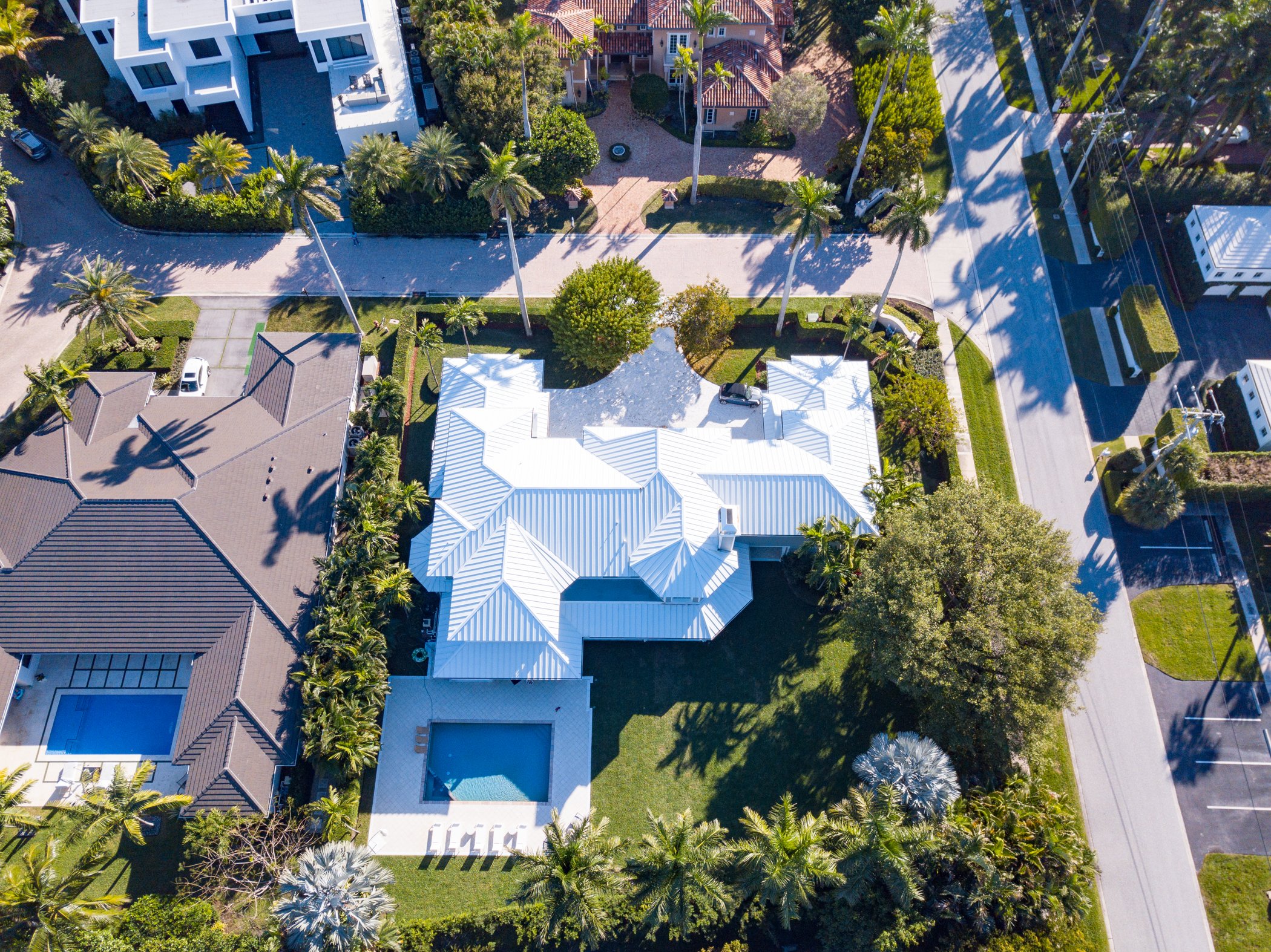 Check Out This Newly Renovated Coastal Contemporary In The Exclusive Point Manalapan Which Just Listed For $7.995 Million47.jpg