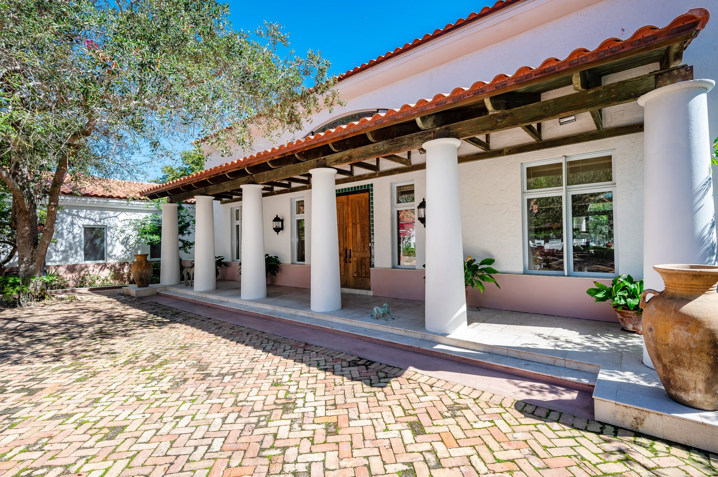 Late Property Patriarch Albert Reichmann's Pine Tree Drive Miami Beach Waterfront Estate Hits The Market For $29.9 Million 12.jpg