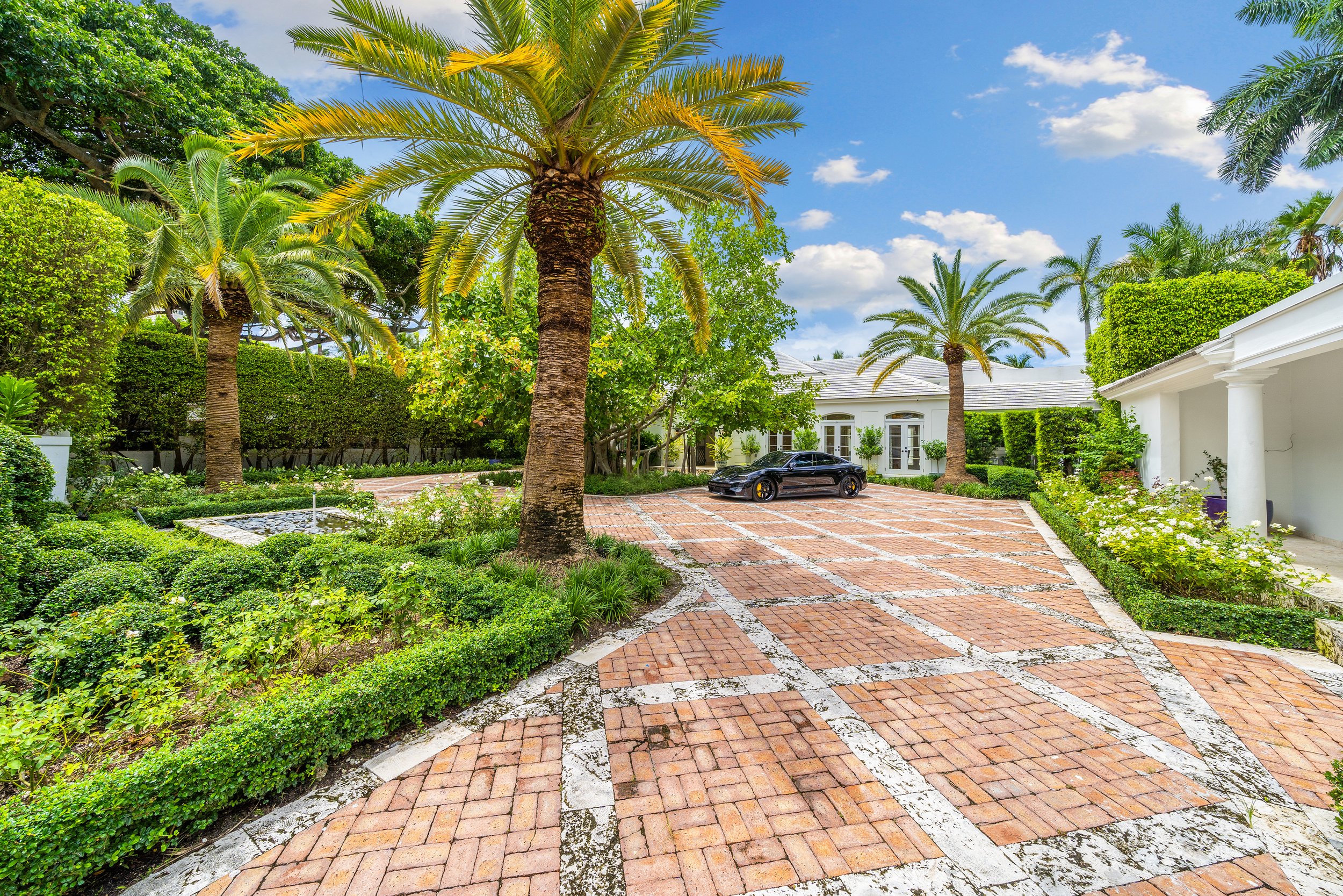 Tory Burch Co-Founder Lists Lavish Miami Beach Estate For $49 Million 13.jpg