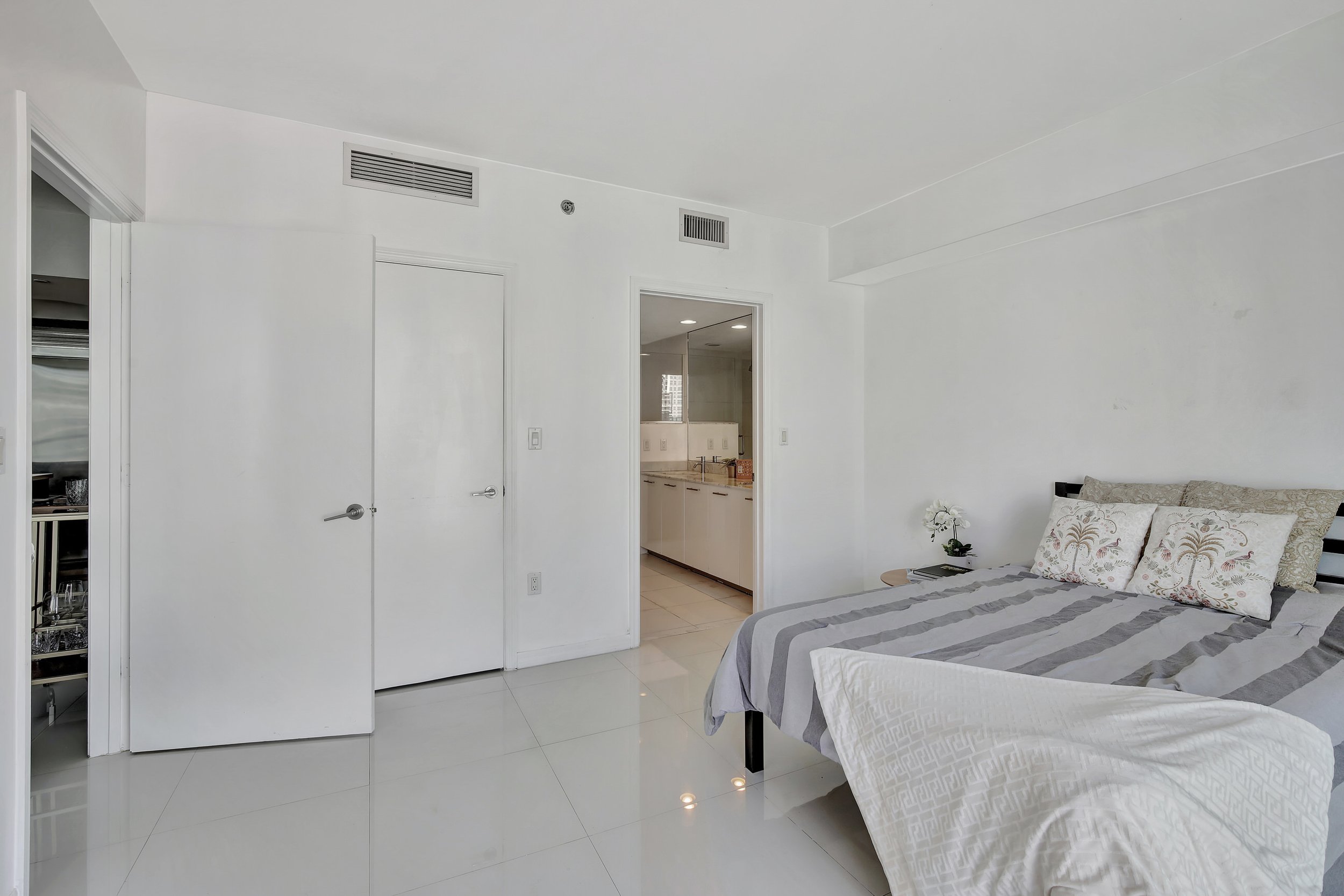 Check Out This Two-Bedroom Condo For Under $900K In Brickell 4.jpg