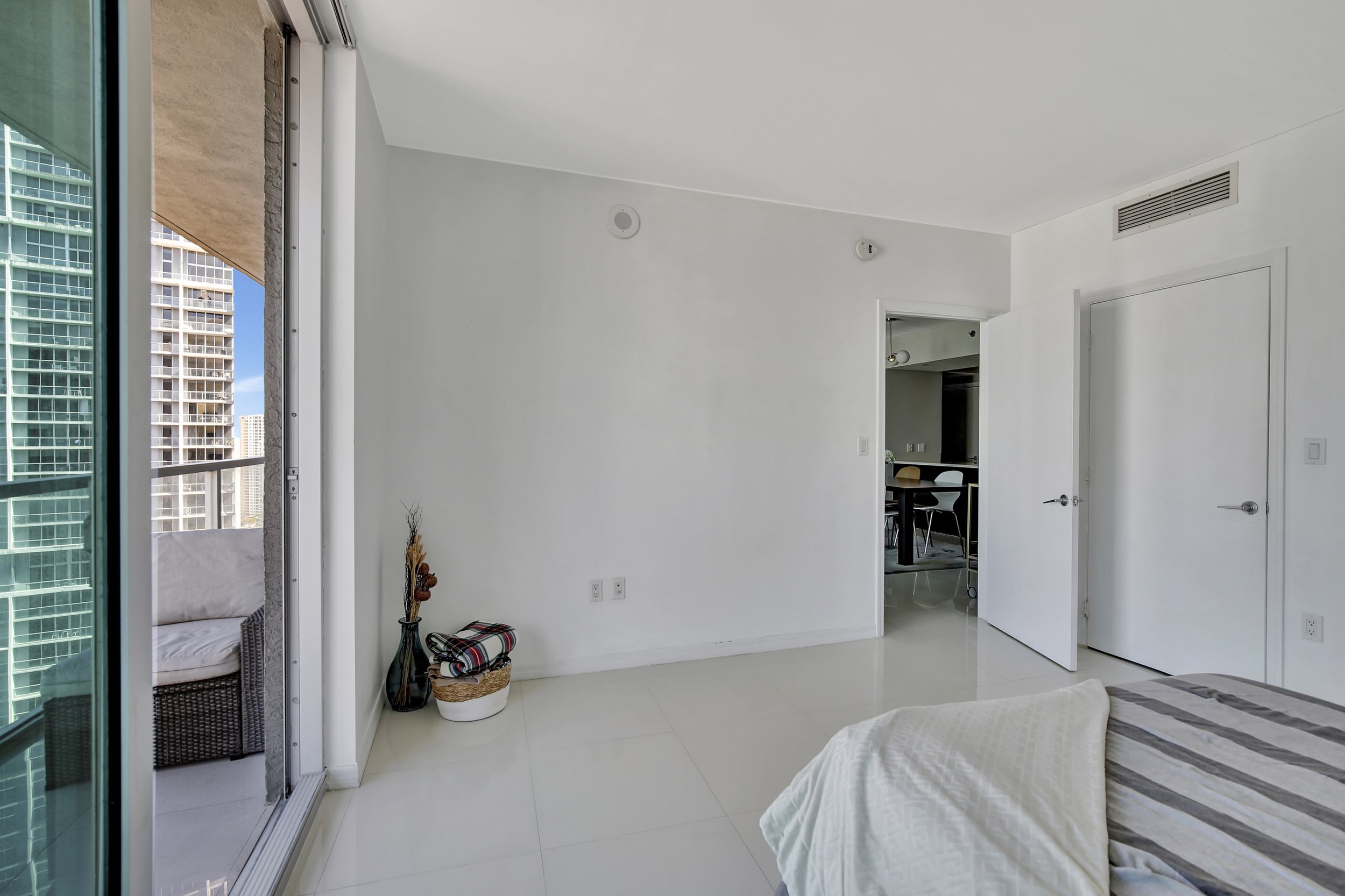 Check Out This Two-Bedroom Condo For Under $900K In Brickell 5.jpg
