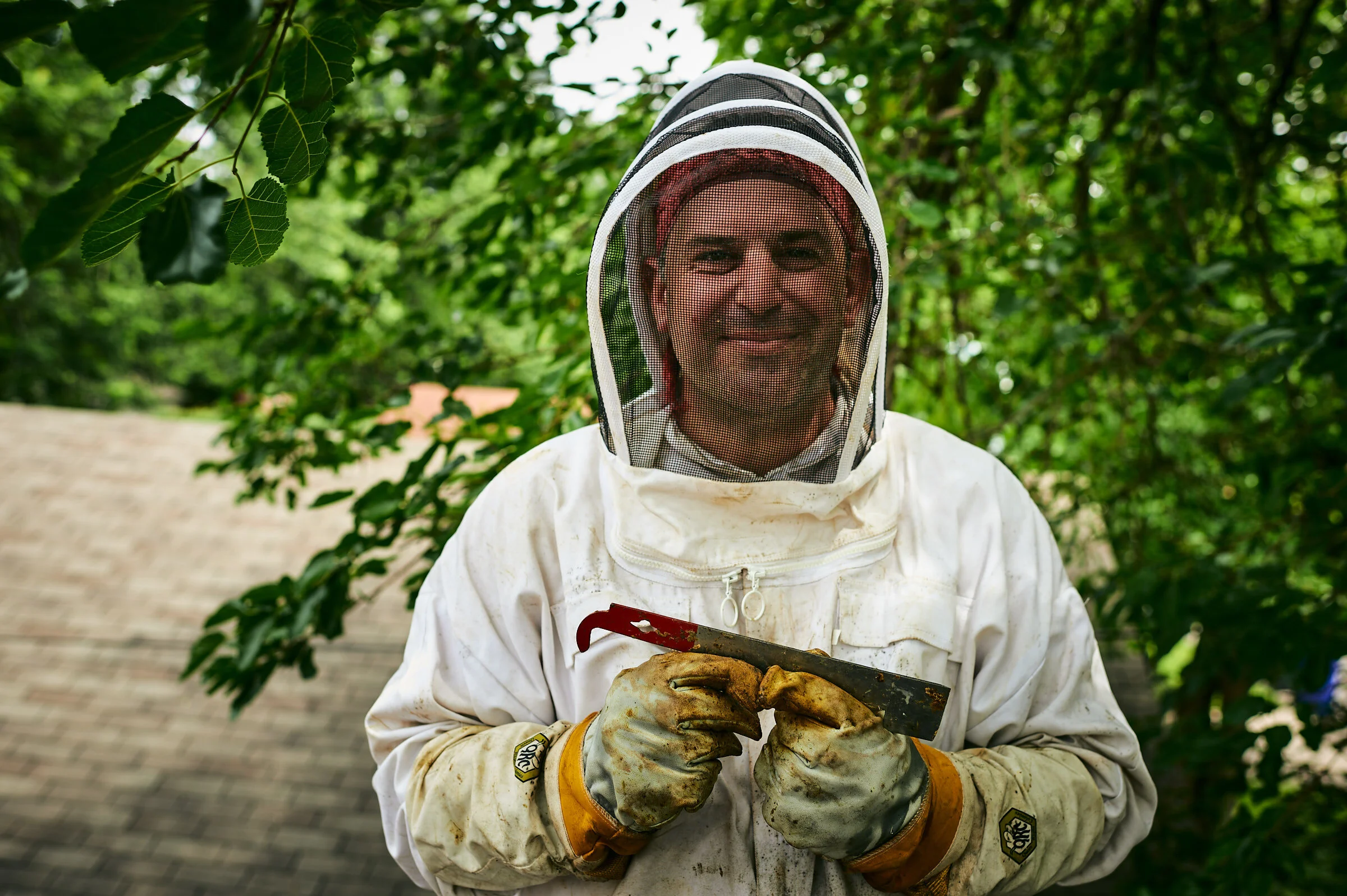 Cleveland_Brand_Narrative_Photographer_BeeKeeper 20.jpg