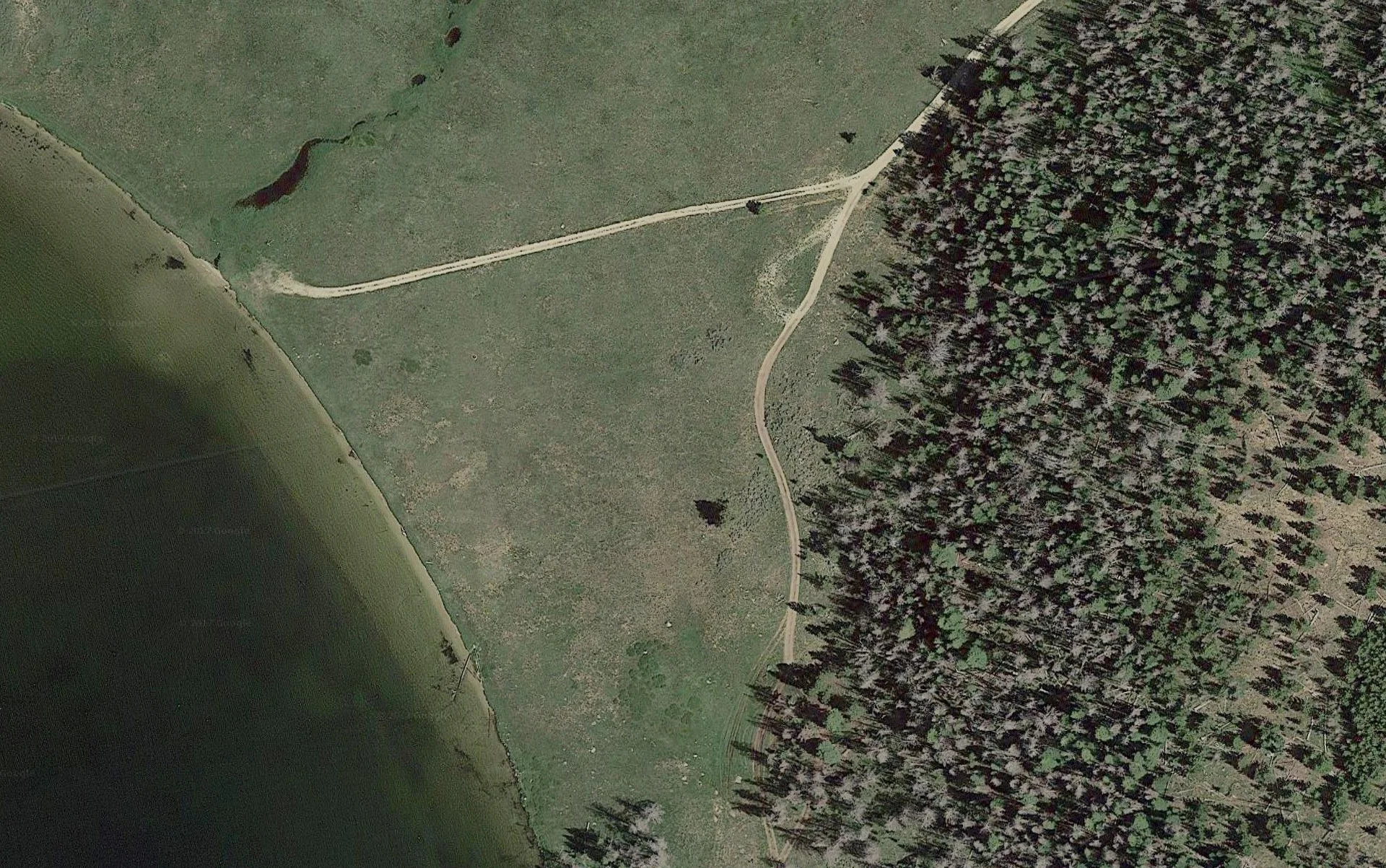 There it was as hunted by Mark Read our Google Earth explorer who discovered a year earlier this candidate for our eclipse camps from the dozens of lakes and hilltop options across Wyoming right on centerline. 