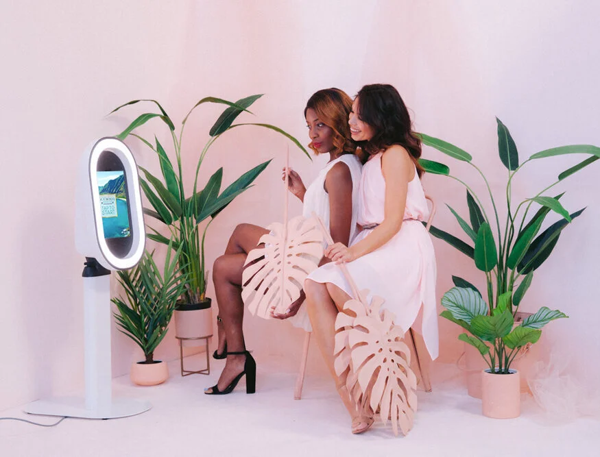  Animated “Tap to Start” screen for Salsa Photo Booth technology at the Hawaii Seminar 2020. 