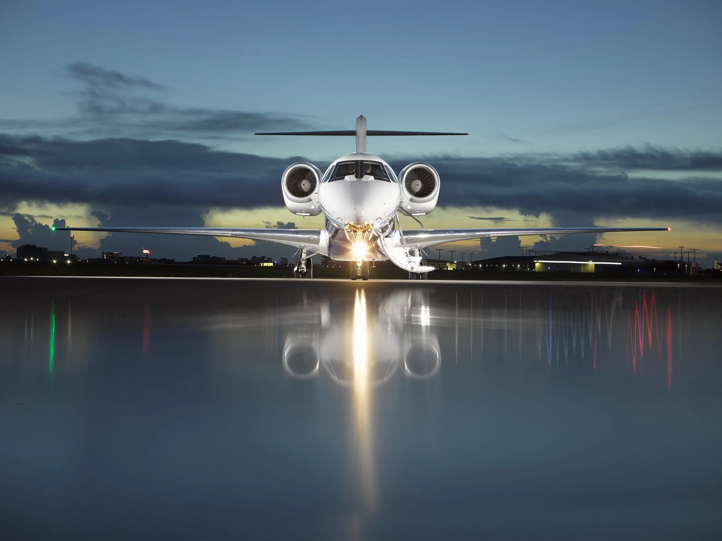 Citation X dusk head-on.jpg