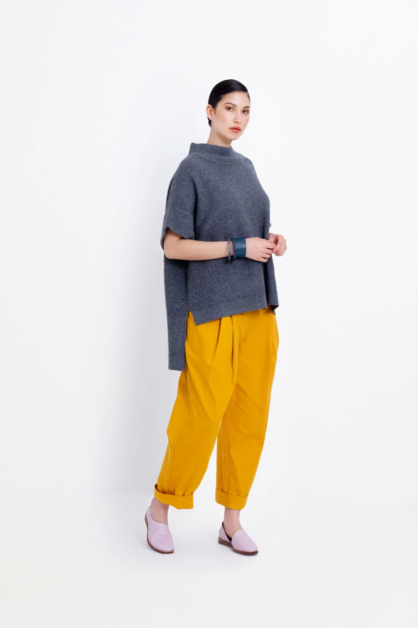 Elk Honning Poncho Forge Grey 2.jpg