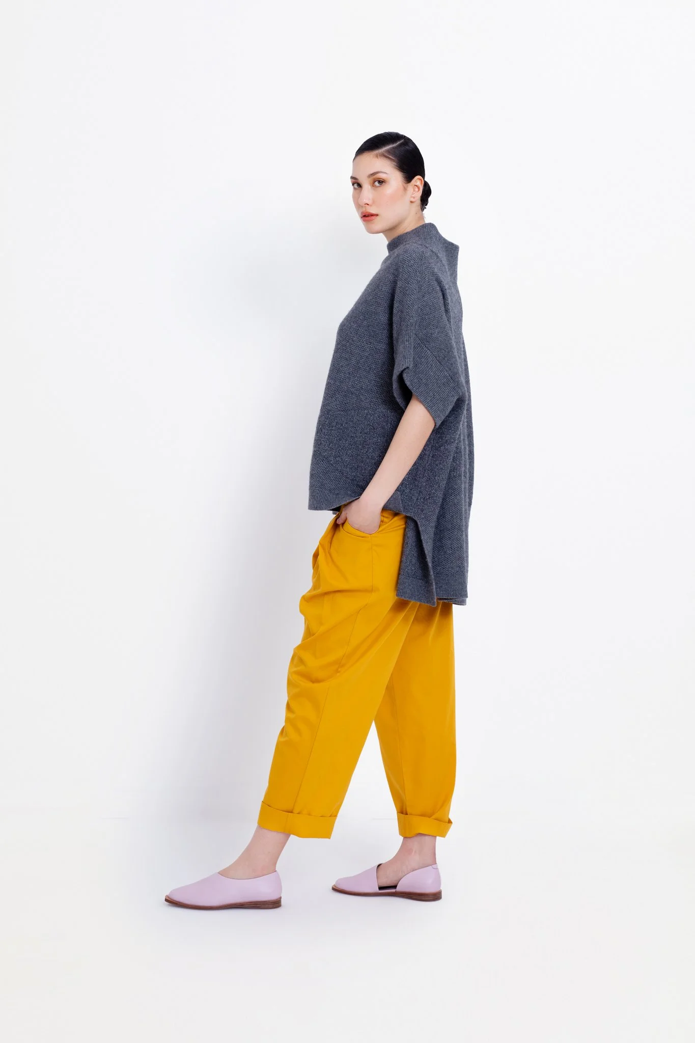 Elk Honning Poncho Forge Grey 4.jpg
