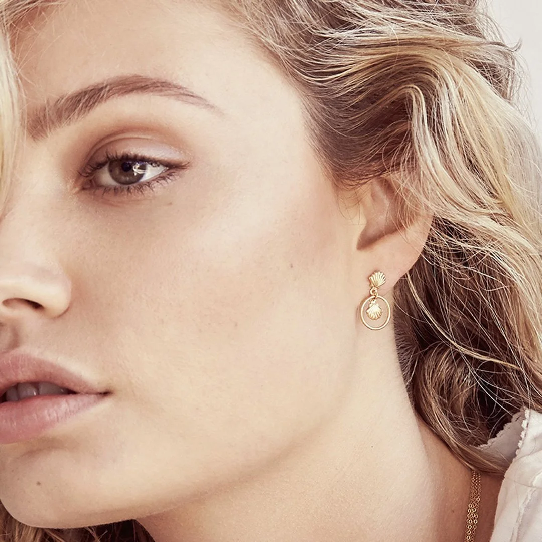 Petite Grand Shell Earrings Gold .jpg