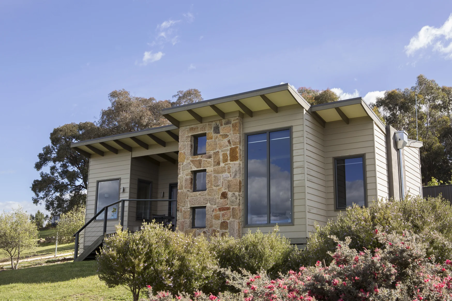 Villa Mica is all about the two of you. Watch the sunset play across the vineyard and hills while enjoying drinks on the elevated deck. Unwind in the deep double spa bath, with the moonlight flooding in the picture window. Then curl up together on the leather sofa in the warm glow of the gas log fire.
