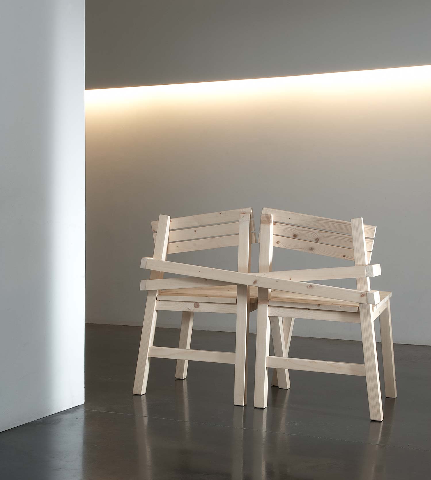 With its warm wooden soul, the LAT chair is a creation with a strong emotional component, embodied by one, two or three chairs connecting. They hold on to one another in a sweet, heart-warming attitude, falling into each other with tender honesty and filling a room with silent poetry. ›Photography Isabel Rottiers