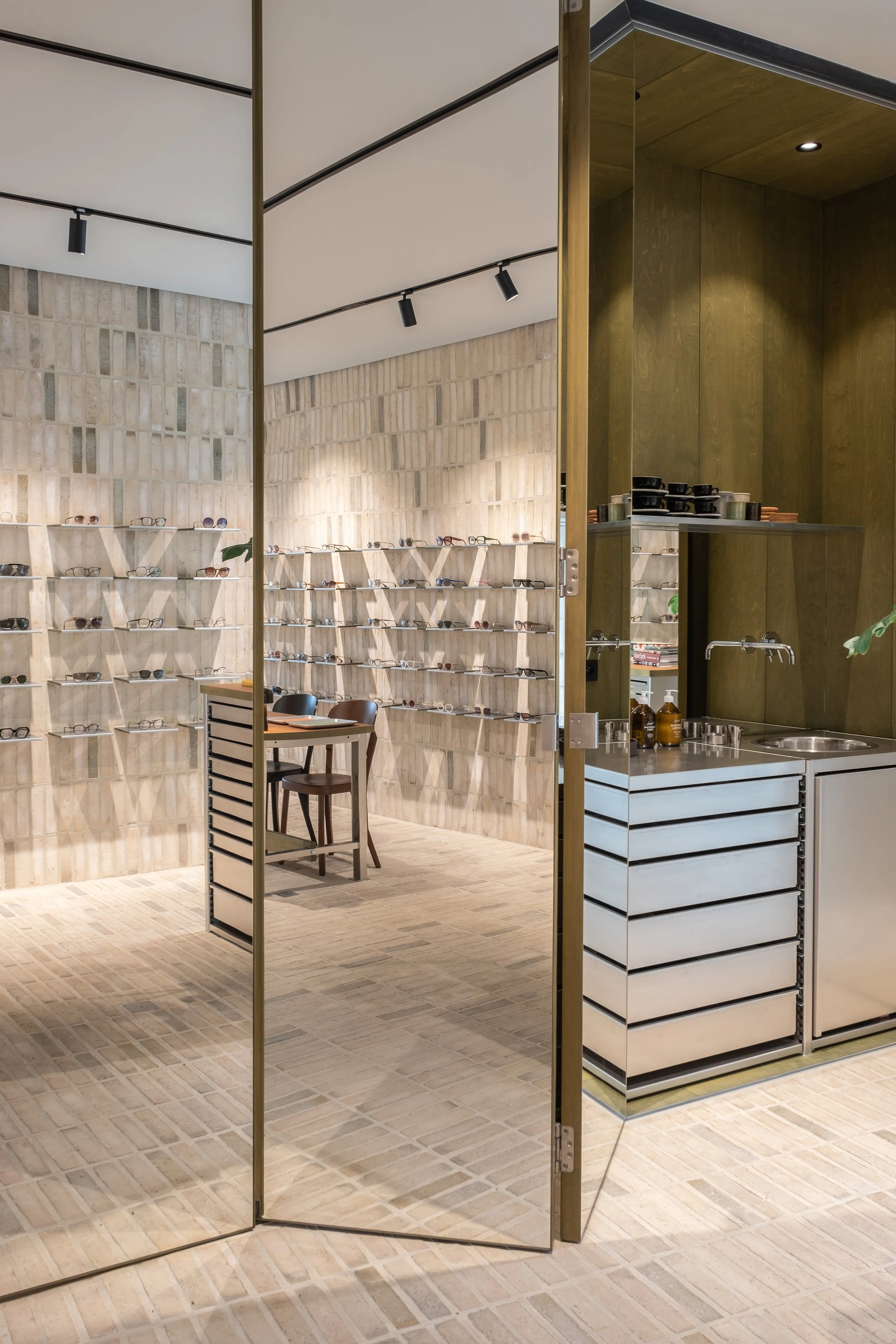 Photo by Tibods_Hons-Optician_Studio JVL_06.jpg