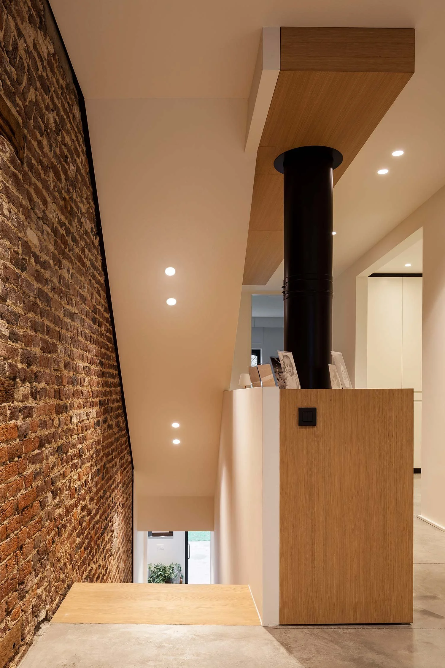  The result is a home that feels open yet intimate, refined yet lived-in — designed around the freedom and comfort of being at home.  ›Location Limburg, Belgium ›Client FJSD ›Studio JVL X Aces of Space ›Photography by TVDV 