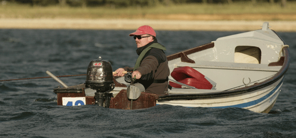 Fishign-while-steering.gif