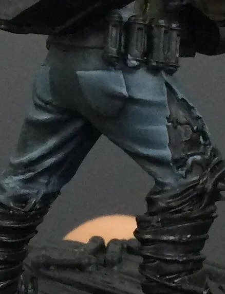 A Coal Black glaze is then used to smooth the highlights in.