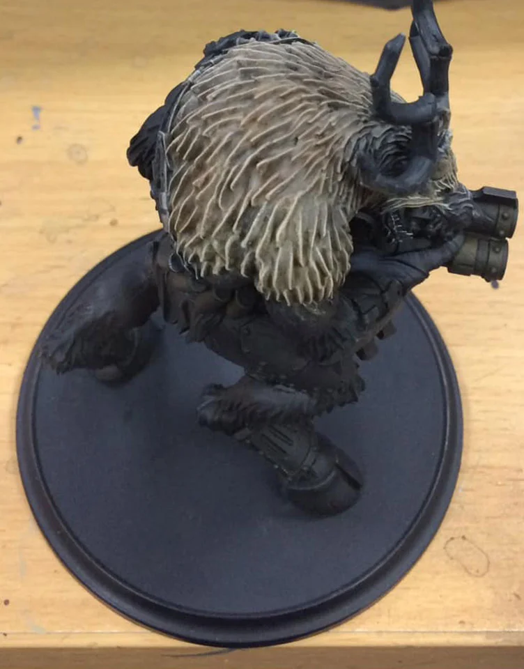 A glaze of Brown ink is applied to the fur from the centre outwards, leaving around 5 mm of the edges uncovered.