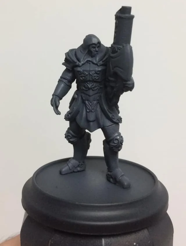 After a black undercoat, dark grey is airbrushed over the entire model from around 45 degrees.