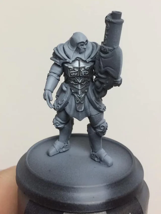 Edge highlights are once again picked out in white. Small dots of white are placed on corner junctions to add a sparkle effect and then thin lines of white are painted on to simulate scratches and to break up big dull areas.