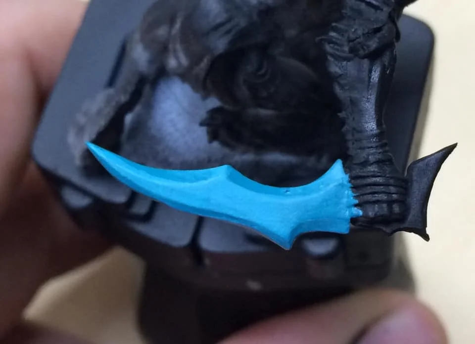 a touch of white is added for the first highlight - around 1/5 in ratio. This was watered down around 10/1 and focused on the centre of the blade and sharp edges.