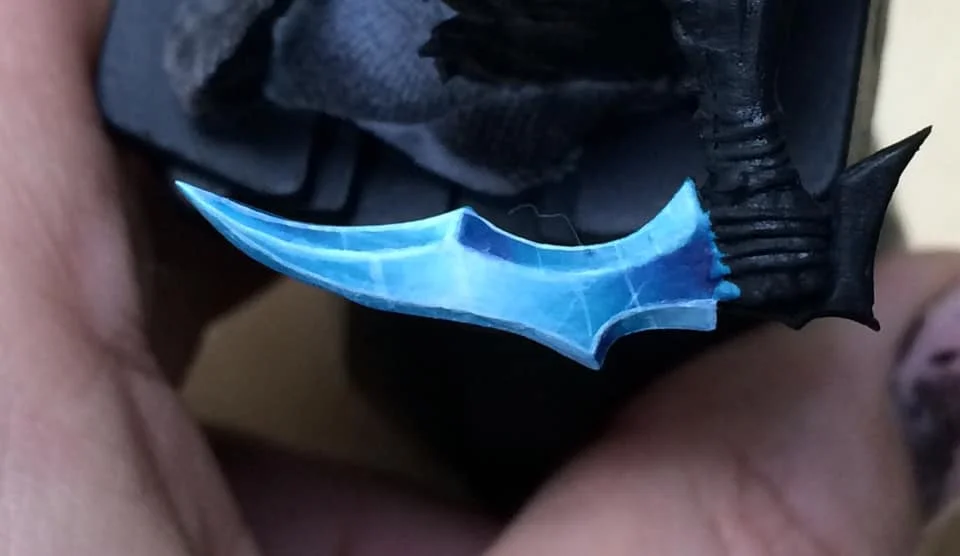 The whole blade was edge highlighted in pure White and small light flecks were placed on corners and across flat empty areas to add visual interest.