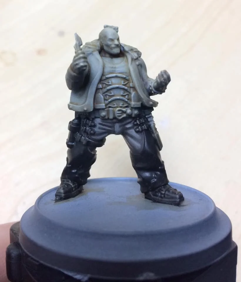 Step 5 - I made a mix of 50/50 Menoth White Base and Bastion Grey for the first highlight. This was watered down 50/50 and applied to the upper areas of the folds where they meet with the shadowed areas. This will help build contrast.