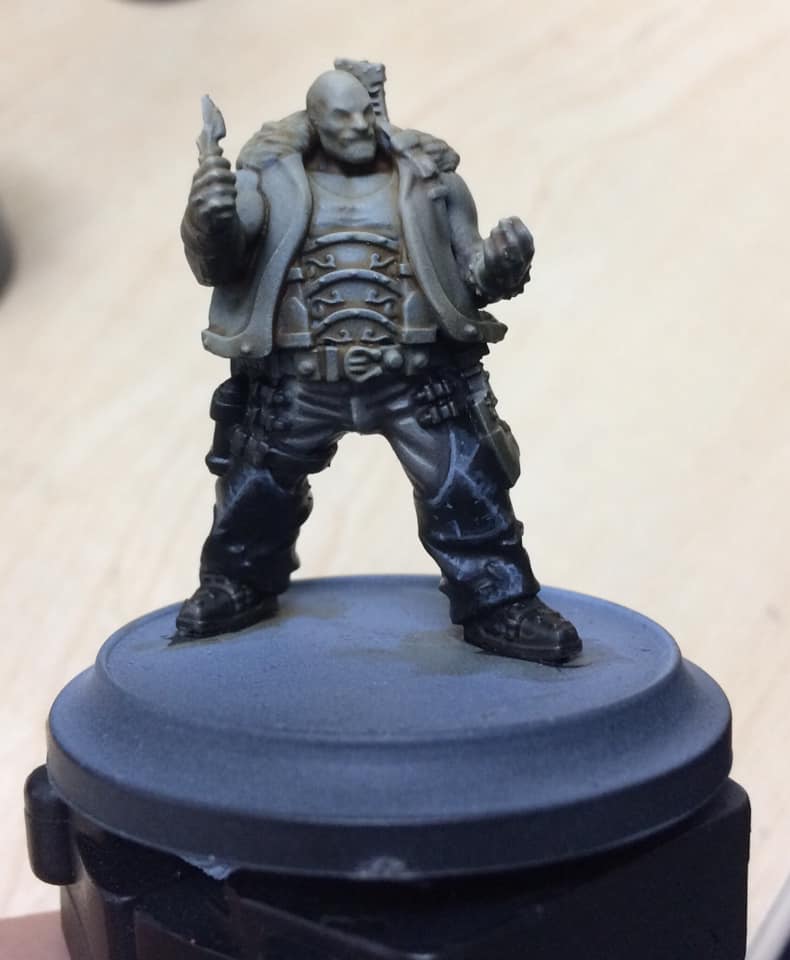 Step 4 - Highlights are added with a 75/25 mix of Menoth White Highlight and Ironhull grey. These are applied in a more usual fashion along the extreme edges of folds etc. I have added dots and slashes of this mix to break up open areas and add more textures.