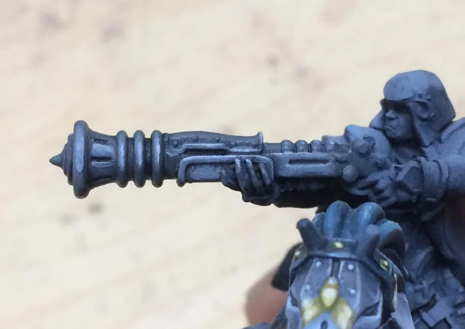 Another thin wash of Thamar Black was applied.
