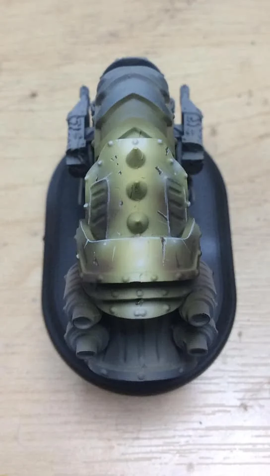 The scratches were then under lit with Menoth White Highlight.
