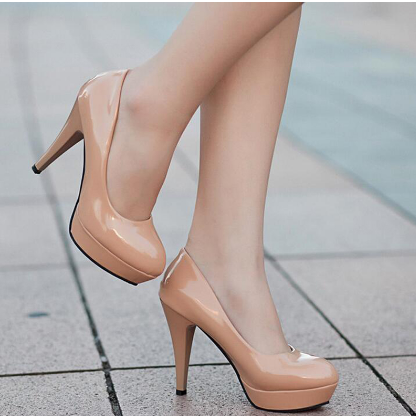 9 zapatos ideales para mujeres con pies anchos