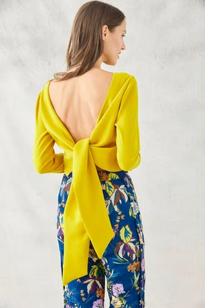apparentia-collection-invitadas-vestidos-de-fiesta-blusas-bodas-bautizo-comunion-eventos-top-mostaza-lazada-escote-espalda-2303.jpg